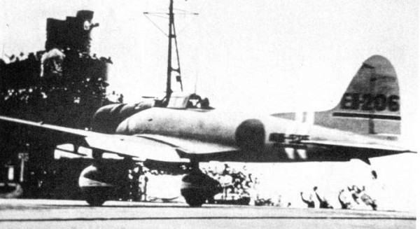 Aichi D3A1 pistv na letadlov lodi Zuikaku  (IndickOcen, 1942).
