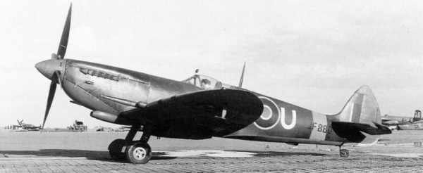 Spitfire LF Mk VIII JF880 417.squadrona RCAF, Venafro  Itlie duben 1944