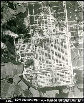 Koncentrační tábor v polské Osvětimi. (23. srpna 1944)